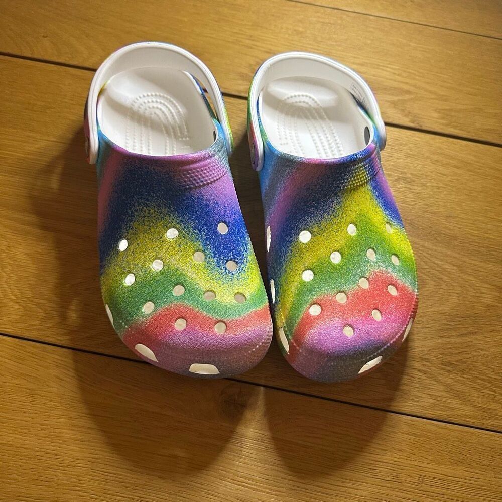 crocs tie dye m7 w9